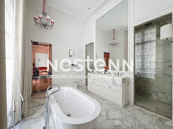 Exclusivité - Paris 8ème - Parc Monceau - Immeuble de grand standing - Appartement 5 pièces d'environ 250 m2 - Cave - Parking en sus