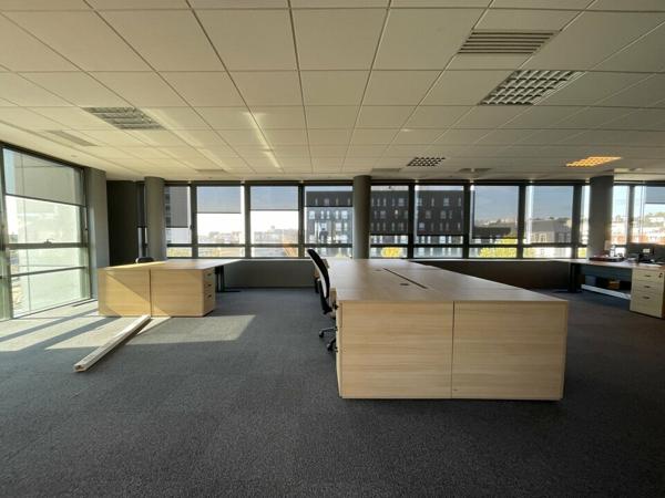 À LOUER - LE HAVRE CENTRE - 643 m² - PARKINGS PRIVATIFS