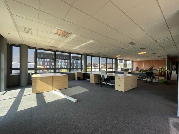À LOUER - LE HAVRE CENTRE - 643 m² - PARKINGS PRIVATIFS