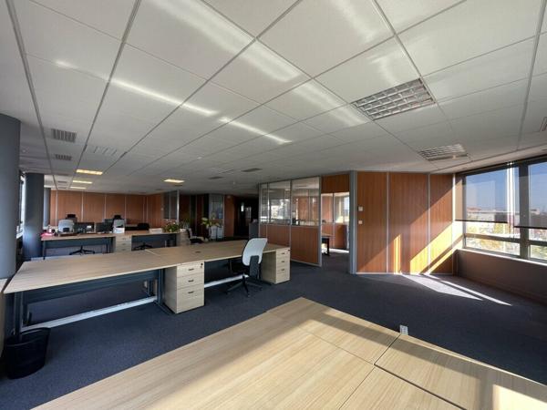 À LOUER - LE HAVRE CENTRE - 643 m² - PARKINGS PRIVATIFS