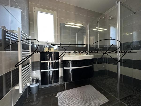 Superbe maison contemporaine à 4,5 kilomètres du centre-ville de Saint-Lô