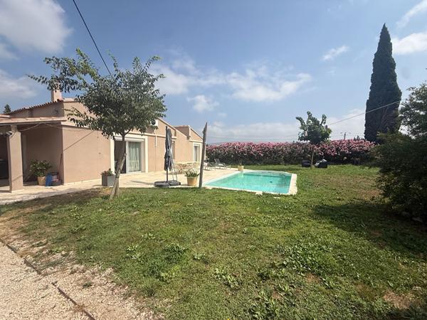 Maison T4 de 106 m² à louer sur Sénas avec terrain de 1577 m² et piscine Senas