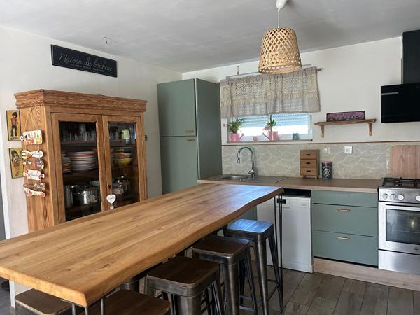 Maison T4 de 106 m² à louer sur Sénas avec terrain de 1577 m² et piscine Senas
