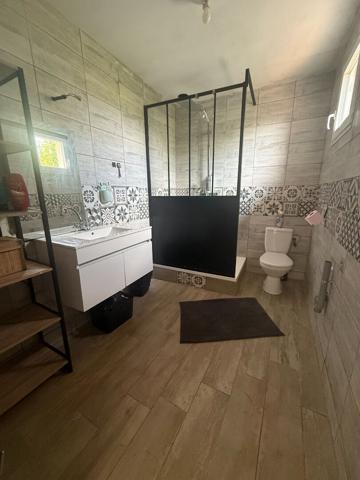Maison T4 de 106 m² à louer sur Sénas avec terrain de 1577 m² et piscine Senas