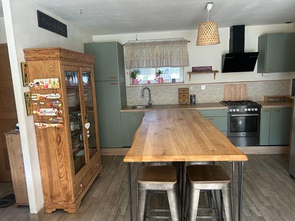 Maison T4 de 106 m² à louer sur Sénas avec terrain de 1577 m² et piscine Senas