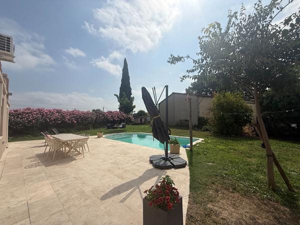 Maison T4 de 106 m² à louer sur Sénas avec terrain de 1577 m² et piscine Senas