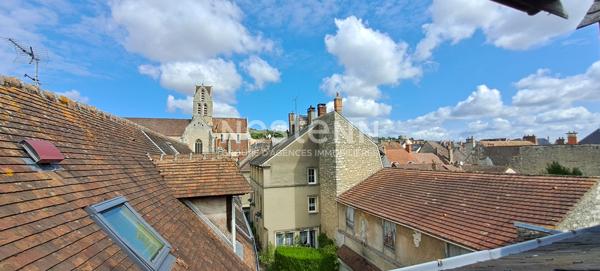 À vendre : Appartement de charme à Étampes de 91 m² dans un résidence sécurisée avec ascenseur.