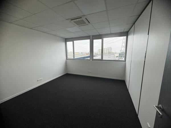 Bureaux à louer à Osny rénovés avec climatisation et stationnement