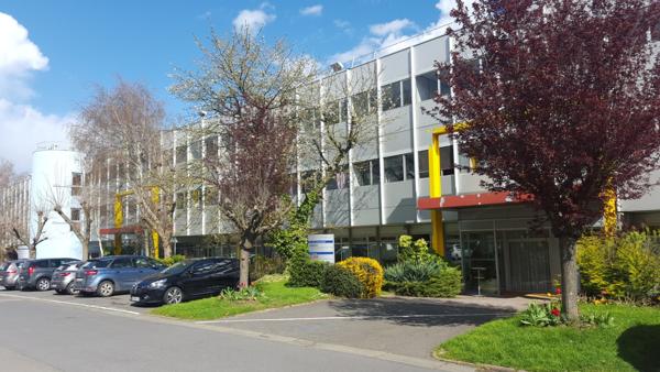 Bureaux à louer à Osny rénovés avec climatisation et stationnement