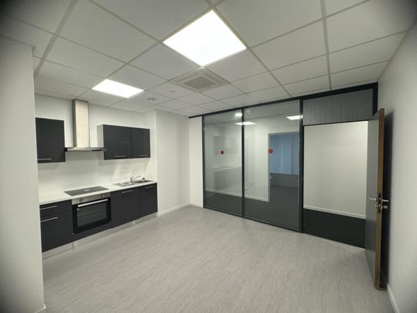 Bureaux à louer à Osny rénovés avec climatisation et stationnement