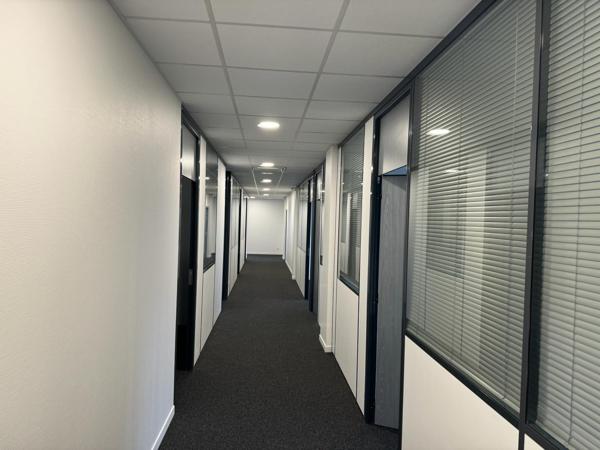 Bureaux à louer à Osny rénovés avec climatisation et stationnement