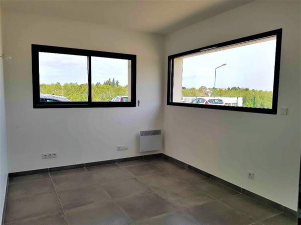 SAINT GEORGES LES BX - BUREAU A LOUER DE 12m² ET ESPACES PARTAGES