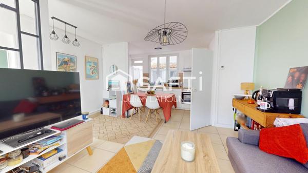 Maison de ville, 2 chambres et bureau proche François 1er