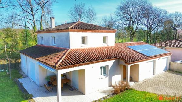 Maison familiale 5 chambres avec piscine, double garage et terrain de 1200 m² sans vis-à-vis