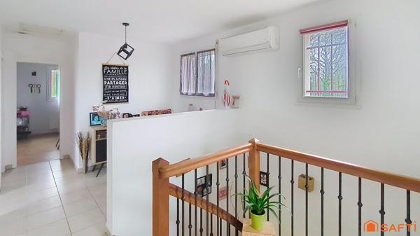 Maison familiale 5 chambres avec piscine, double garage et terrain de 1200 m² sans vis-à-vis