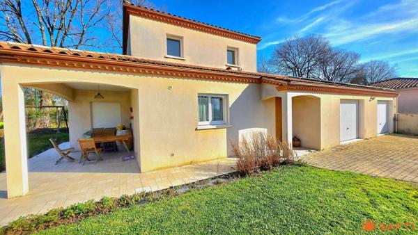 Maison familiale 5 chambres avec piscine, double garage et terrain de 1200 m² sans vis-à-vis