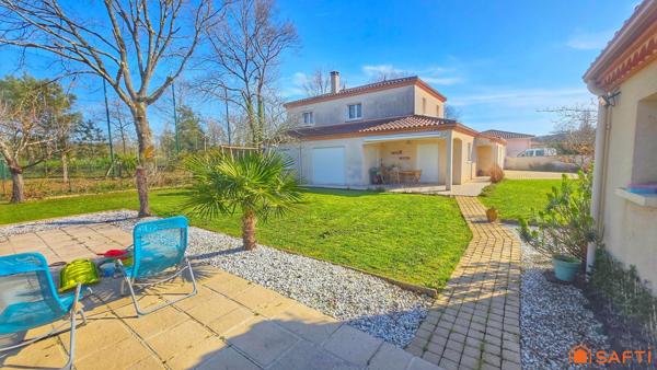 Maison familiale 5 chambres avec piscine, double garage et terrain de 1200 m² sans vis-à-vis