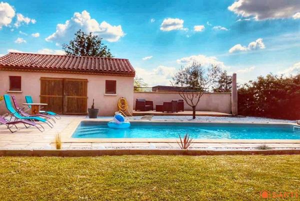 Maison familiale 5 chambres avec piscine, double garage et terrain de 1200 m² sans vis-à-vis