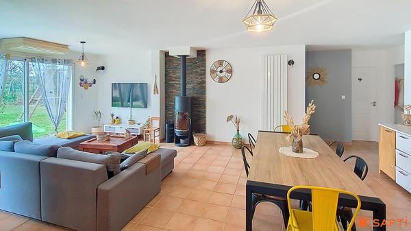 Maison familiale 5 chambres avec piscine, double garage et terrain de 1200 m² sans vis-à-vis