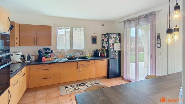 Maison familiale 5 chambres avec piscine, double garage et terrain de 1200 m² sans vis-à-vis