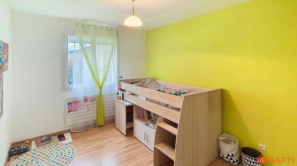 Maison familiale 5 chambres avec piscine, double garage et terrain de 1200 m² sans vis-à-vis