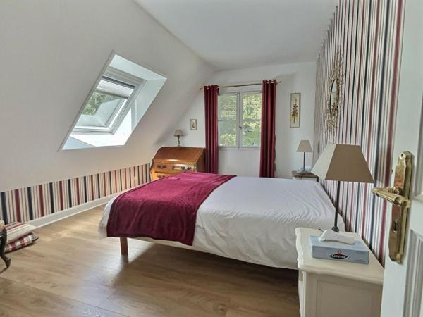 VILLA AVEC SUITE PARENTALE AU RDC  + 3 CHAMBRES - GARAGE 3 VOITURES - JARDIN AU SUD