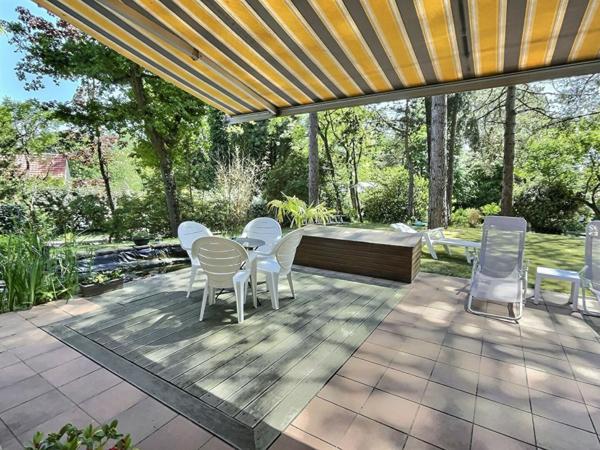 VILLA AVEC SUITE PARENTALE AU RDC  + 3 CHAMBRES - GARAGE 3 VOITURES - JARDIN AU SUD