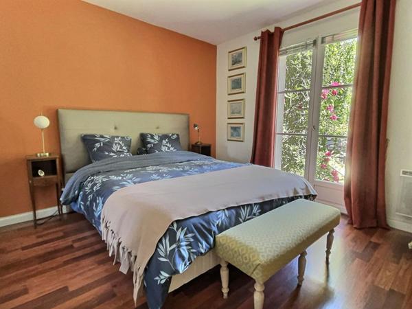 VILLA AVEC SUITE PARENTALE AU RDC  + 3 CHAMBRES - GARAGE 3 VOITURES - JARDIN AU SUD