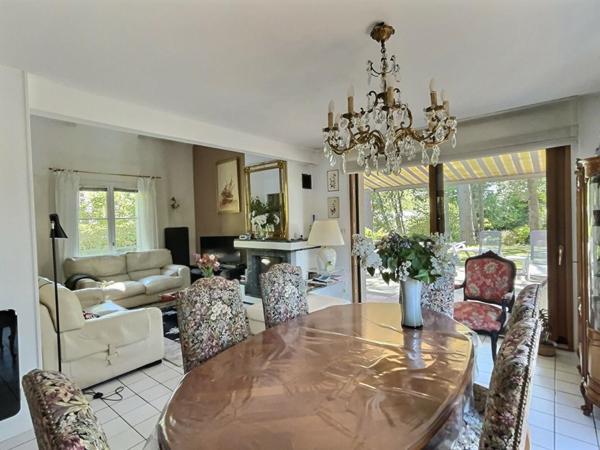 VILLA AVEC SUITE PARENTALE AU RDC  + 3 CHAMBRES - GARAGE 3 VOITURES - JARDIN AU SUD