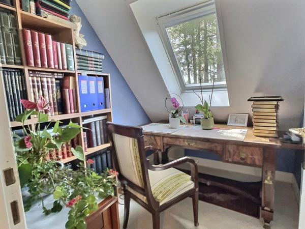 VILLA AVEC SUITE PARENTALE AU RDC  + 3 CHAMBRES - GARAGE 3 VOITURES - JARDIN AU SUD