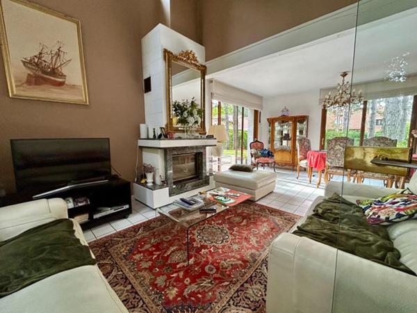 VILLA AVEC SUITE PARENTALE AU RDC  + 3 CHAMBRES - GARAGE 3 VOITURES - JARDIN AU SUD