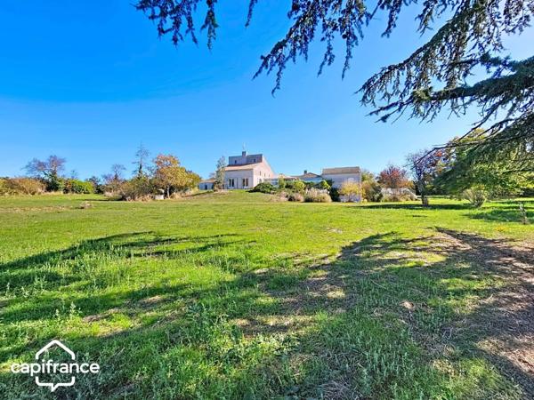 Propriété d’exception à Thouars (79): 448 m² habitables sur 1,7 ha, liberté et volumes hors norme