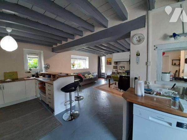 Ensemble immobilier composé de 2 maisons à vendre à Saint-Vaury (23320) en Creuse (23).
Au n°8...