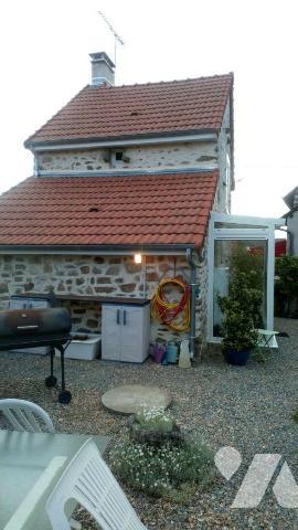 Ensemble immobilier composé de 2 maisons à vendre à Saint-Vaury (23320) en Creuse (23).
Au n°8...
