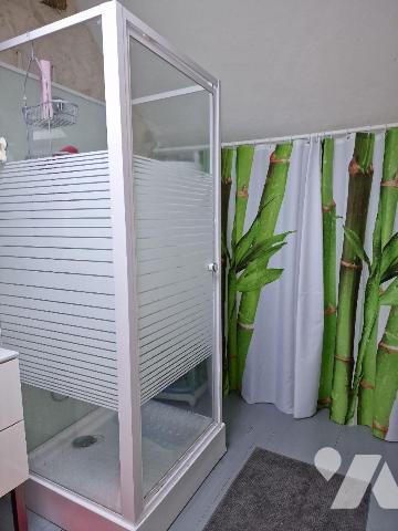 Ensemble immobilier composé de 2 maisons à vendre à Saint-Vaury (23320) en Creuse (23).
Au n°8...
