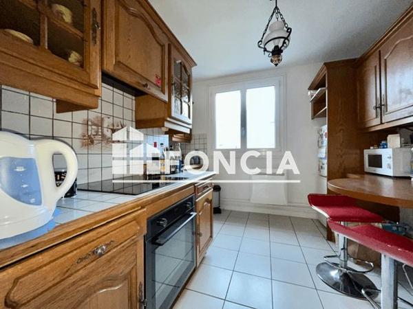 Location Appartement 3 pièces 53.3 m² - 12 RUE SAINT FIRMIN Lyon 69008