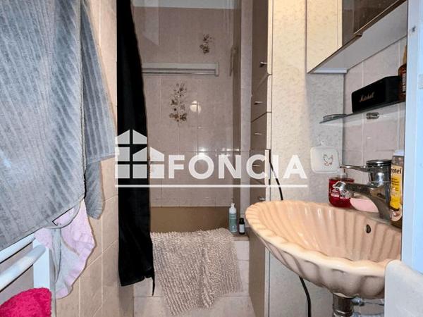 Location Appartement 3 pièces 53.3 m² - 12 RUE SAINT FIRMIN Lyon 69008