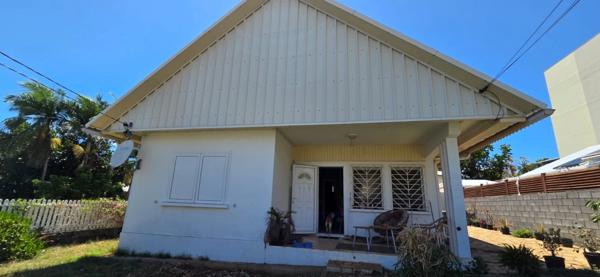 SAINTE CLOTILDE (974) A vendre Maison 6 pièces de 92 m² rénovée entièrement + dépendance T2 sur parcelle de 411 m²