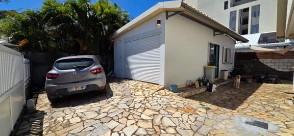 SAINTE CLOTILDE (974) A vendre Maison 6 pièces de 92 m² rénovée entièrement + dépendance T2 sur parcelle de 411 m²