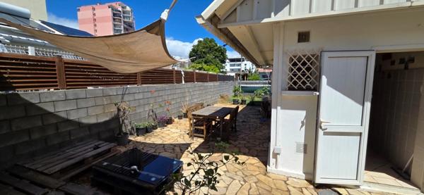 SAINTE CLOTILDE (974) A vendre Maison 6 pièces de 92 m² rénovée entièrement + dépendance T2 sur parcelle de 411 m²