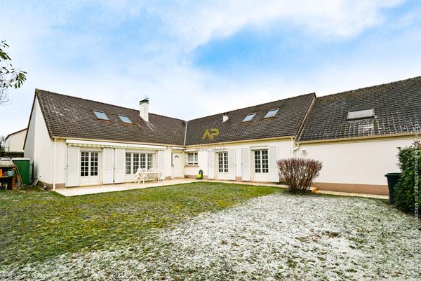 Maison familiale - 4 chambres €505 000 ** - Référence 1983