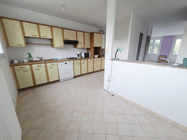 Maison à finir de rénover 4 chambres Jardin Garage