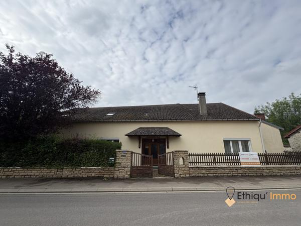Maison individuelle avec chambre de plein pied + dépendances et jardin