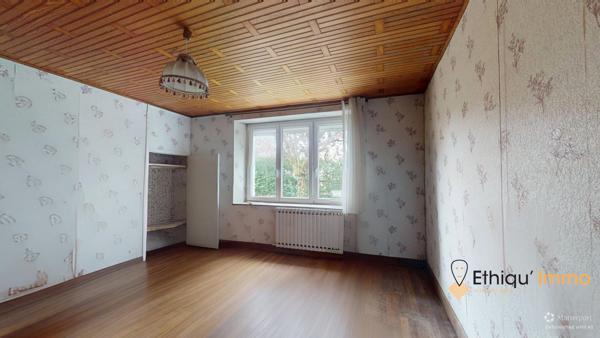 Maison individuelle avec chambre de plein pied + dépendances et jardin