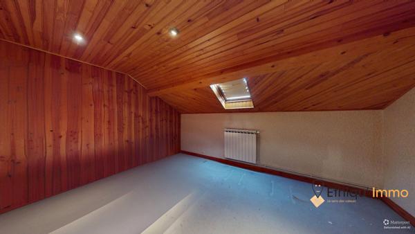 Maison individuelle avec chambre de plein pied + dépendances et jardin