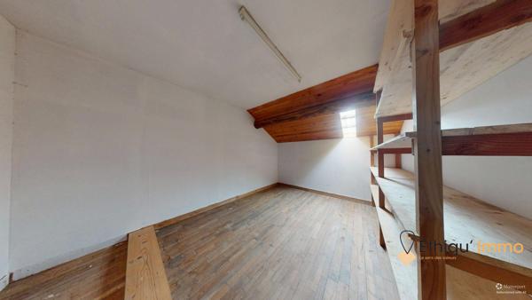 Maison individuelle avec chambre de plein pied + dépendances et jardin