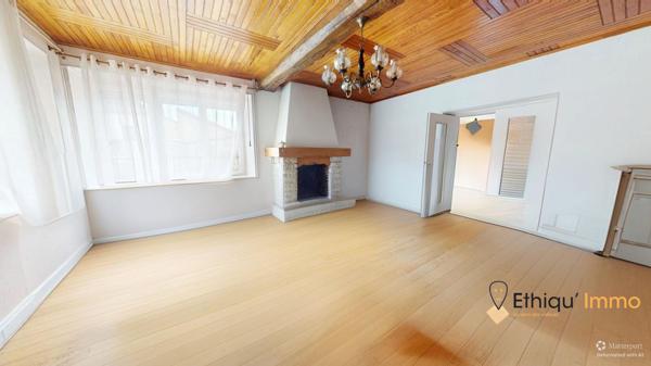 Maison individuelle avec chambre de plein pied + dépendances et jardin