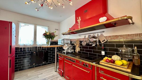 Incroyable vue pour cette maison avec piscine - 4 chambres - piscine - jacuzzi - sauna - garage