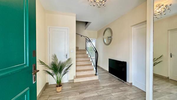 Incroyable vue pour cette maison avec piscine - 4 chambres - piscine - jacuzzi - sauna - garage