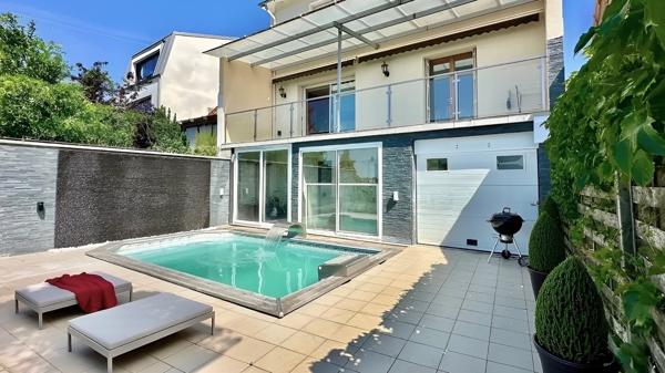 Incroyable vue pour cette maison avec piscine - 4 chambres - piscine - jacuzzi - sauna - garage